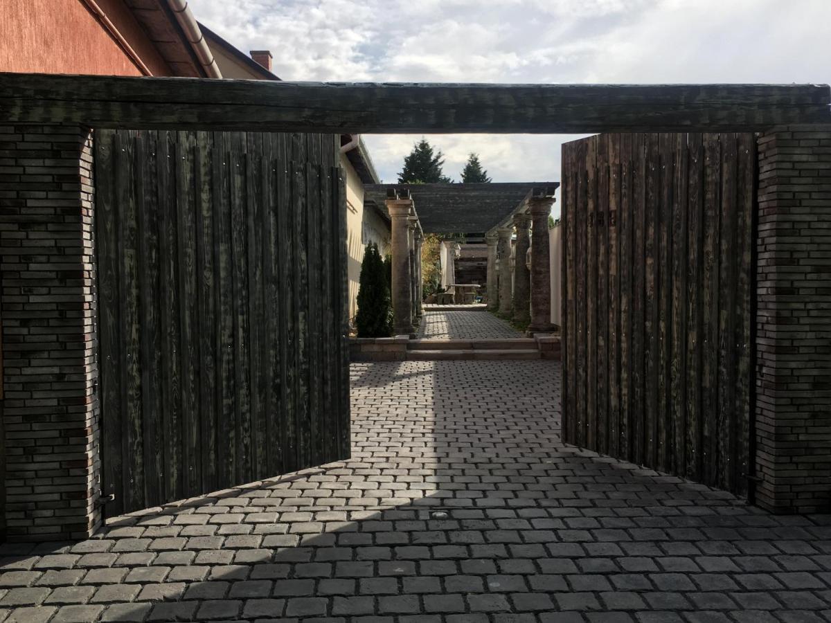 Resident Wellness Vendeghaz Bekescsaba Lägenhet Exteriör bild